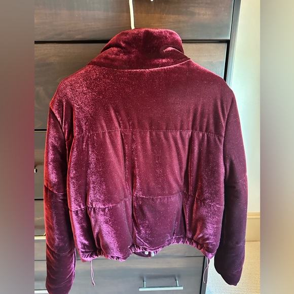 Woman’s LARGE faux velvet bomber jacket - Picture 2 of 3